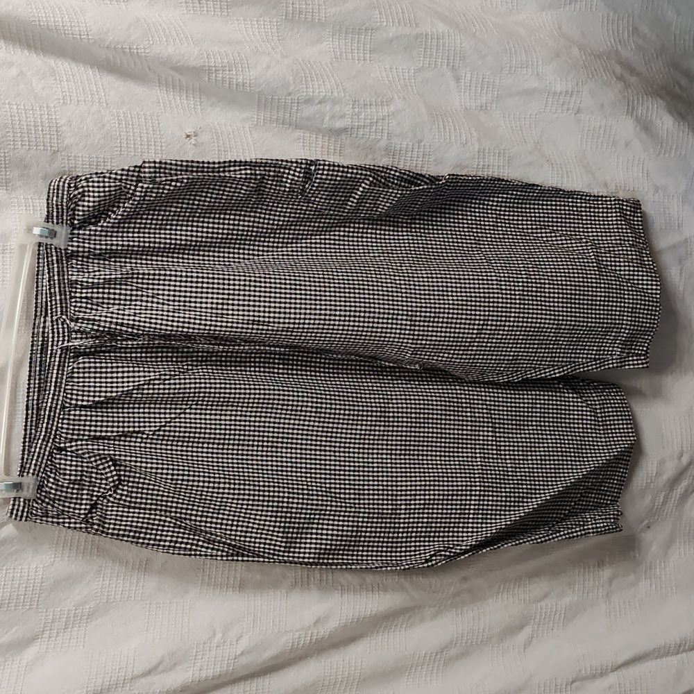 Fashion Bug black and white checker capris 22/24w